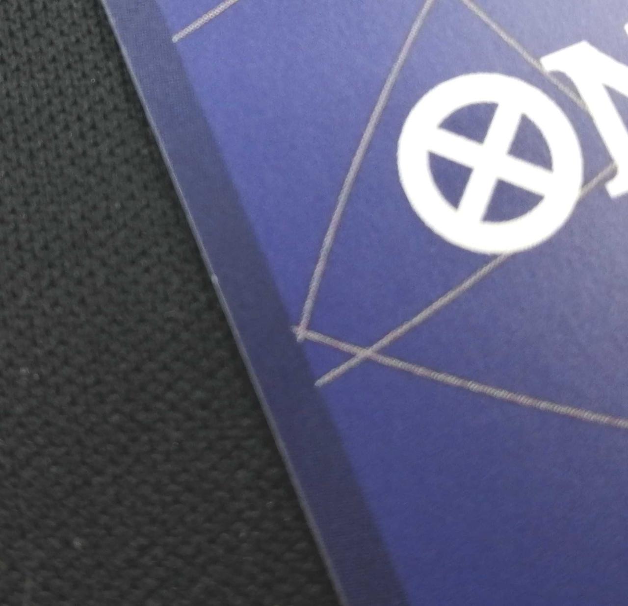 僅かに白欠け有