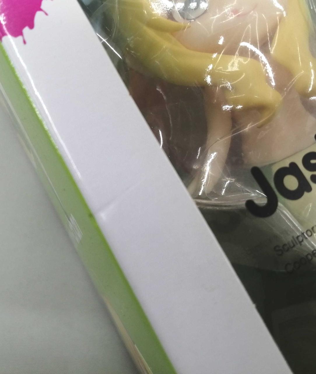 僅かに箱キズ有