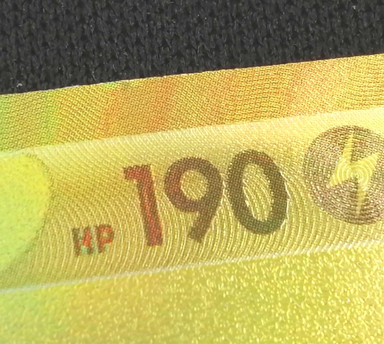 上部若干イタミ有