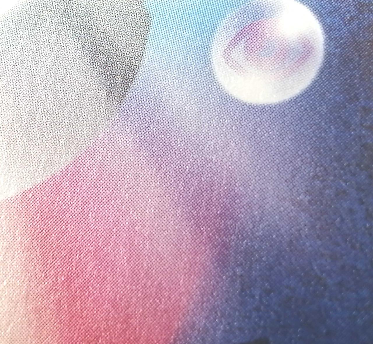 見えにくいですが、薄い模様のようなもの有