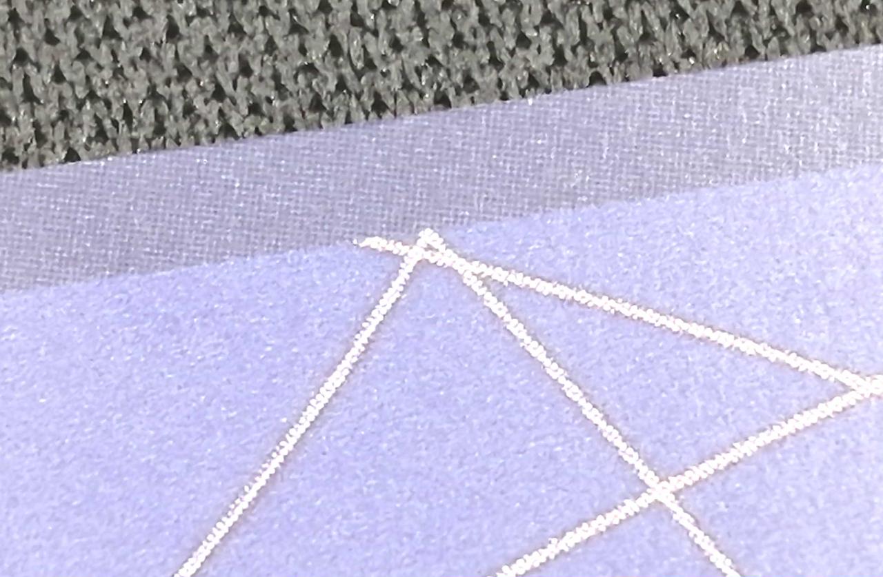 裏面上部僅かな白欠け有