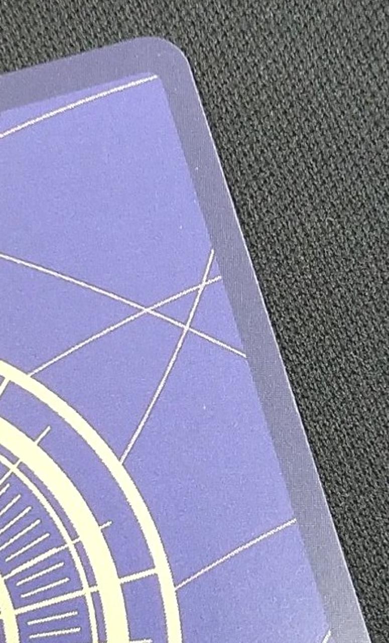 裏面右上若干傷有