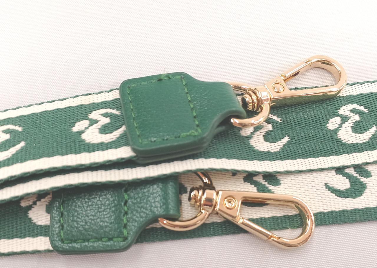 ひもの金具部分僅かにキズ有