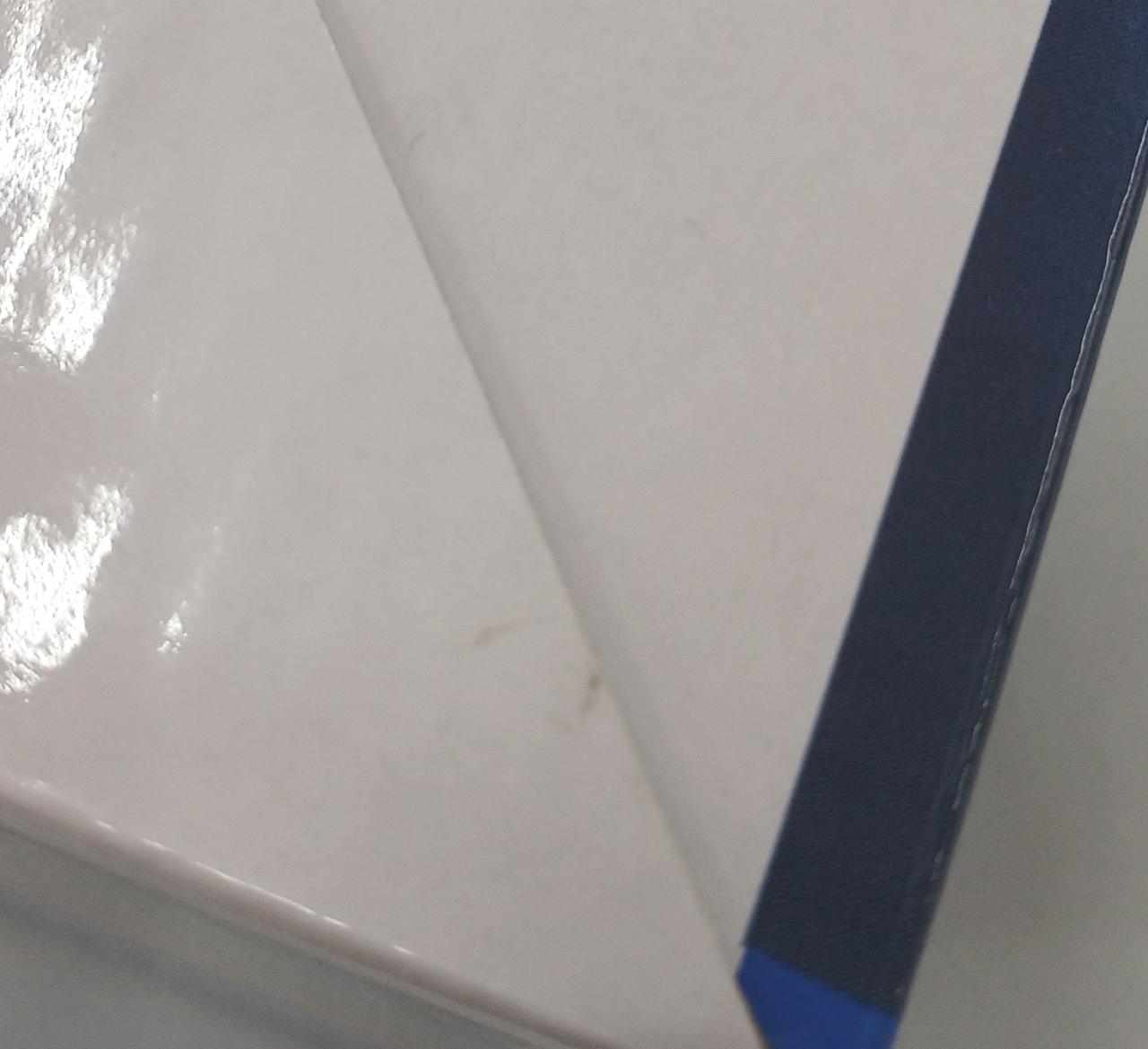 僅かに箱底汚れ有