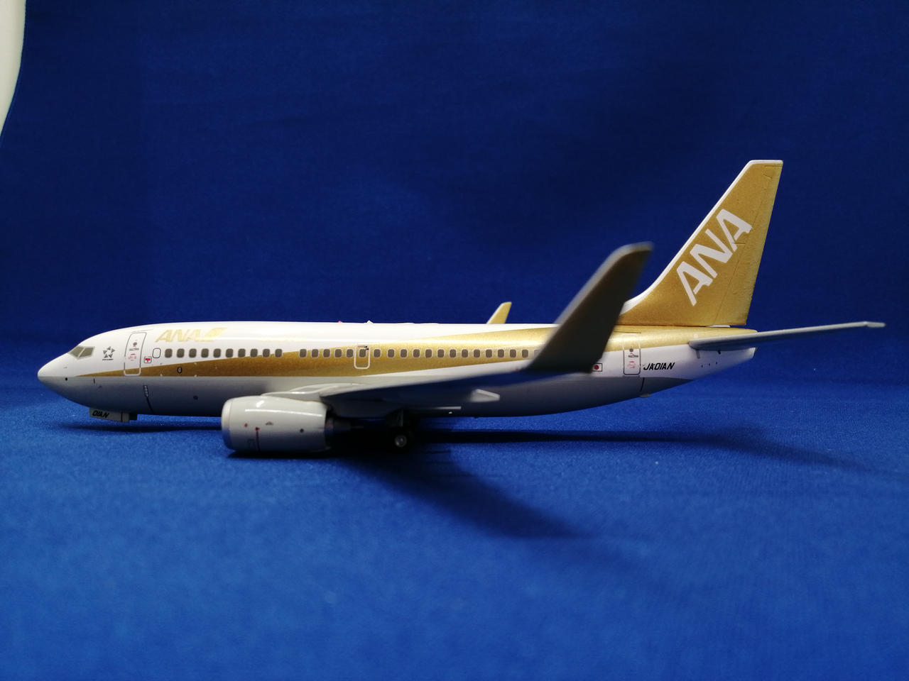 全日空商事 1/200 ANA B737-700 GOLD JET 非売品 【公式通販】