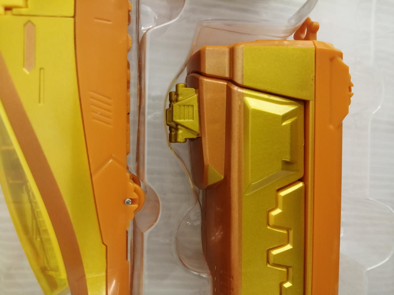 本体にキズがあります