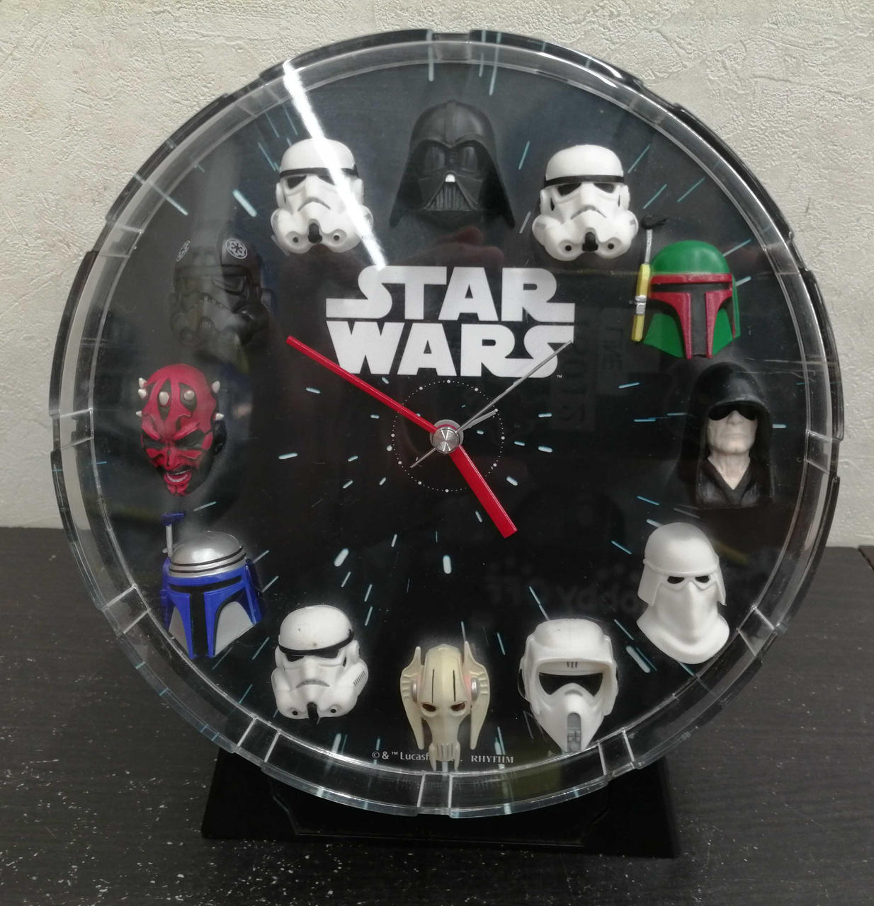 スター・ウォーズ　目覚まし時計 Amazon.co.jp: スター・ウォーズ 目覚まし時計 メロディ付き 黒