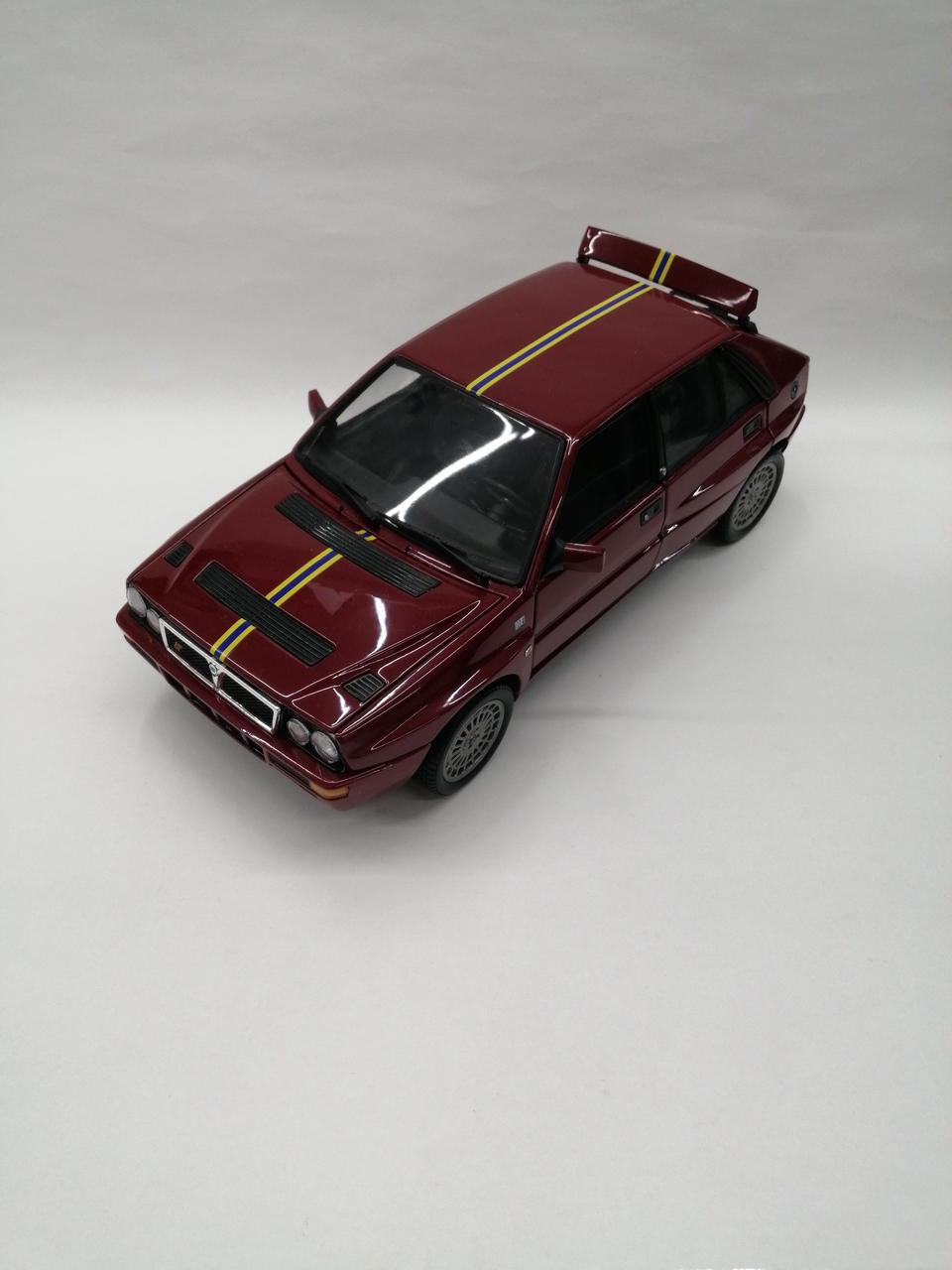 KYOSHO 型番：ランチアデルタ 1/18ミニカー