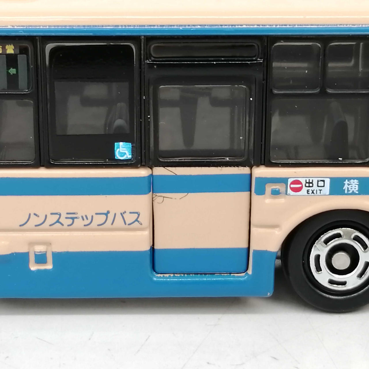 ドア部分塗装割れあり