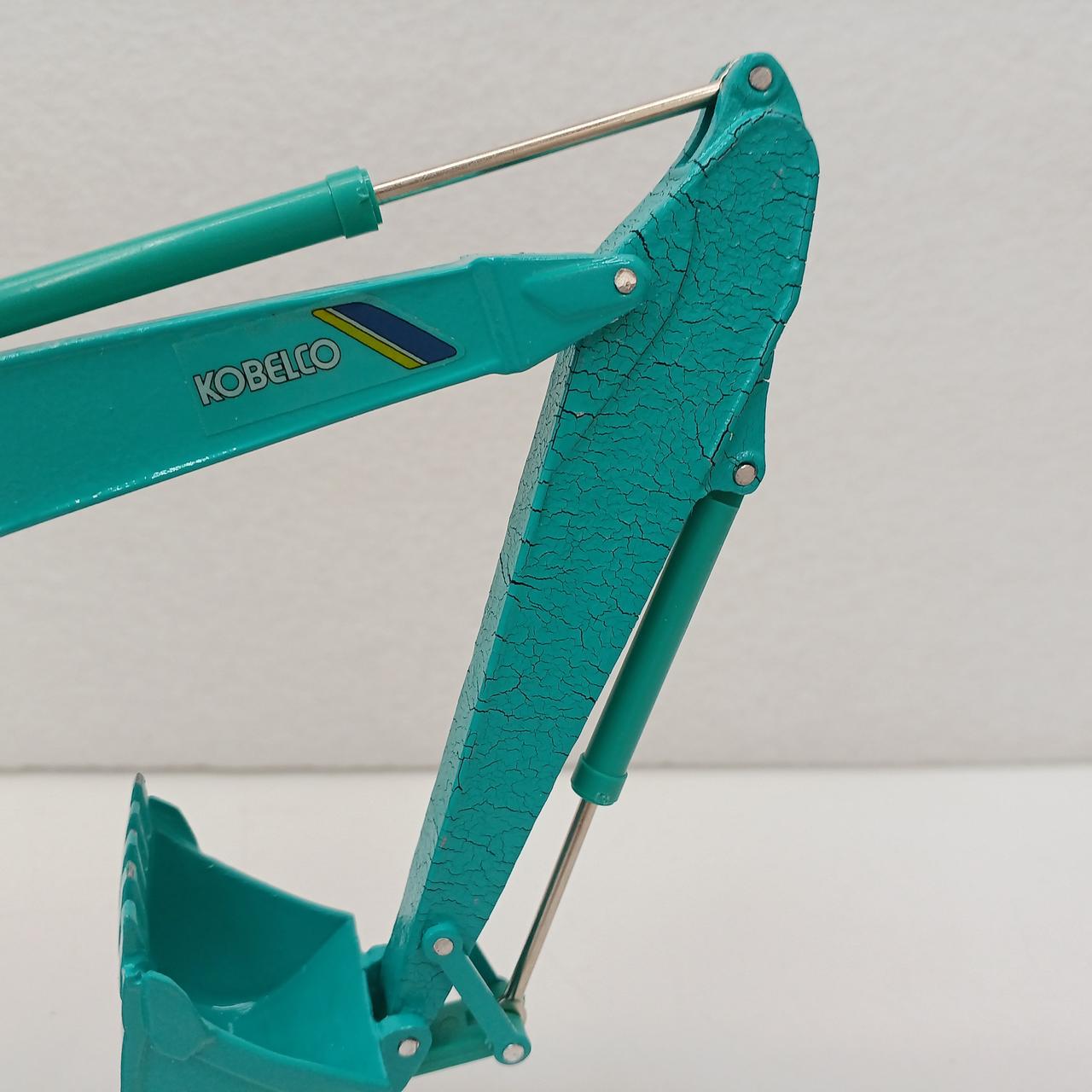 塗装ひび割れあり