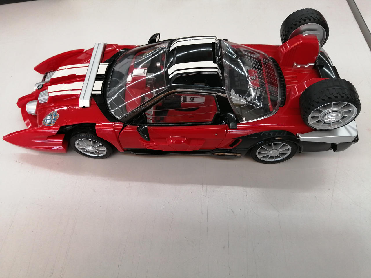 左ドアのガラス部分細かいキズあります。