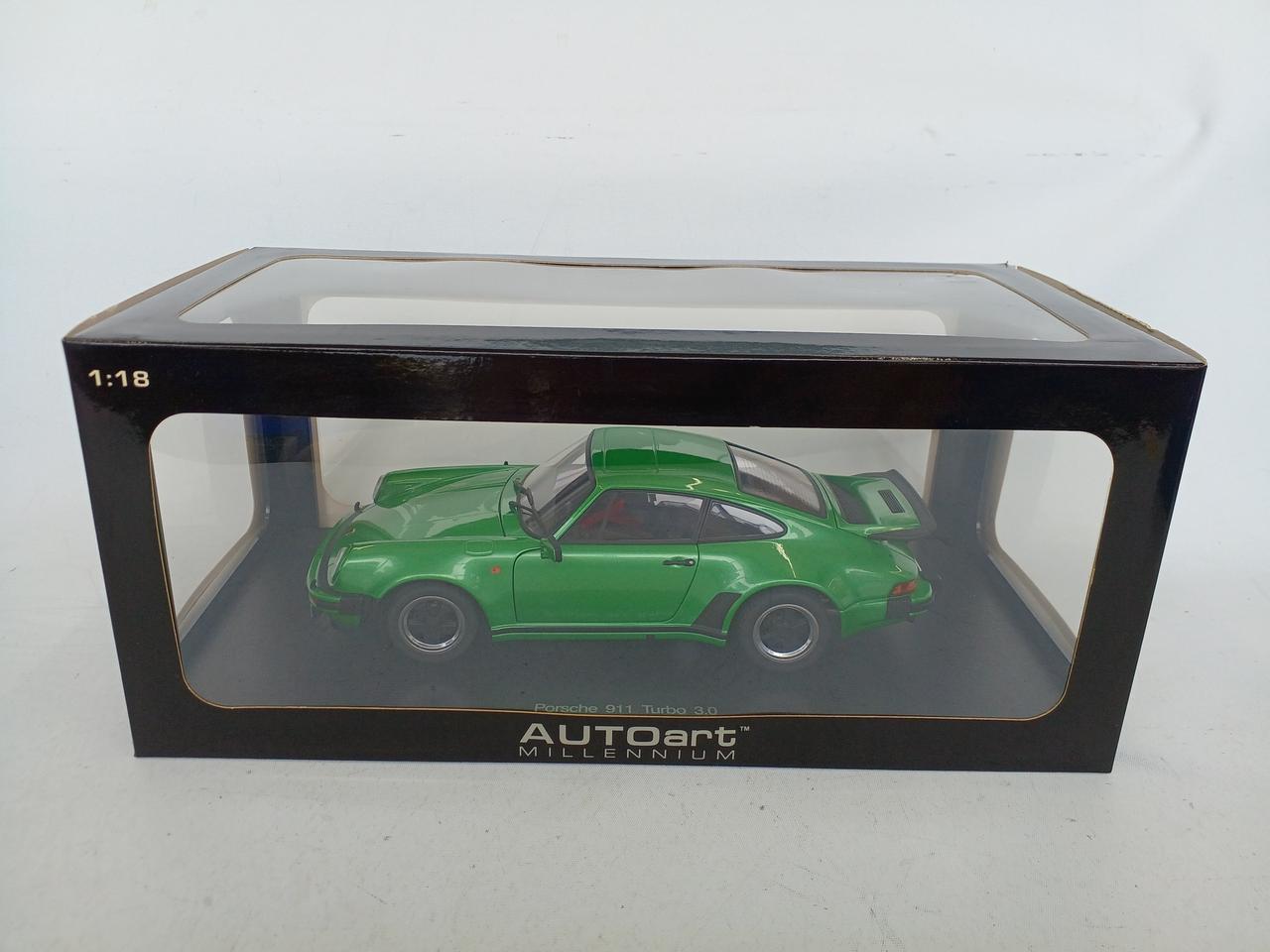 オートアート オウト(AUTOart)|1/18 ポルシェ911 ターボ 3.0