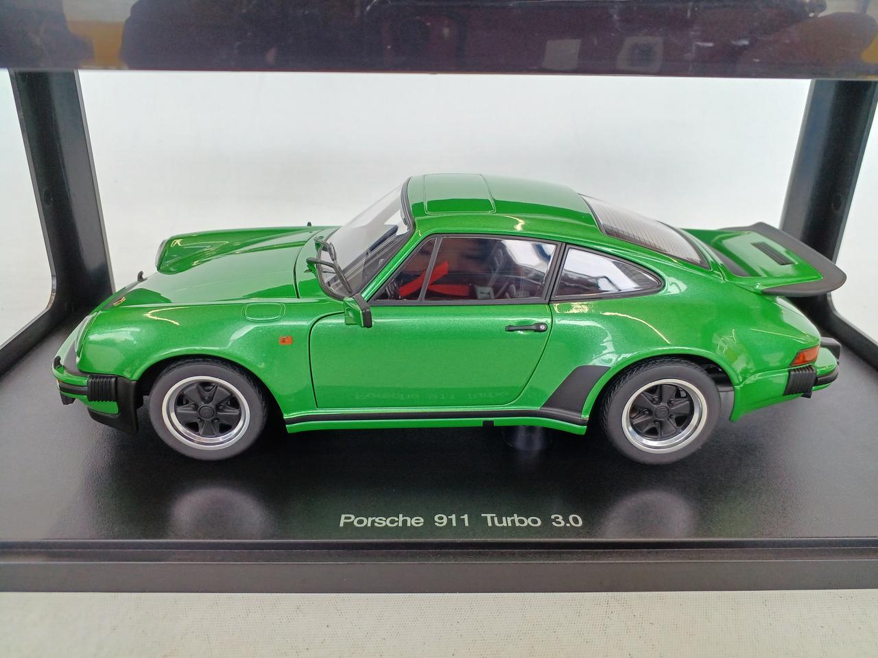 オートアート1/18 ポルシェ 911 ターボ 3.0 オートアート オウト(AUTOart)|1/18 ポルシェ911 ターボ 3.0