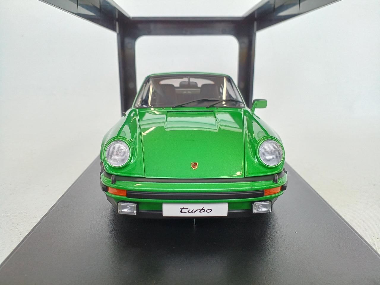 オートアート1/18 ポルシェ 911 ターボ 3.0 オートアート オウト(AUTOart)|1/18 ポルシェ911 ターボ 3.0