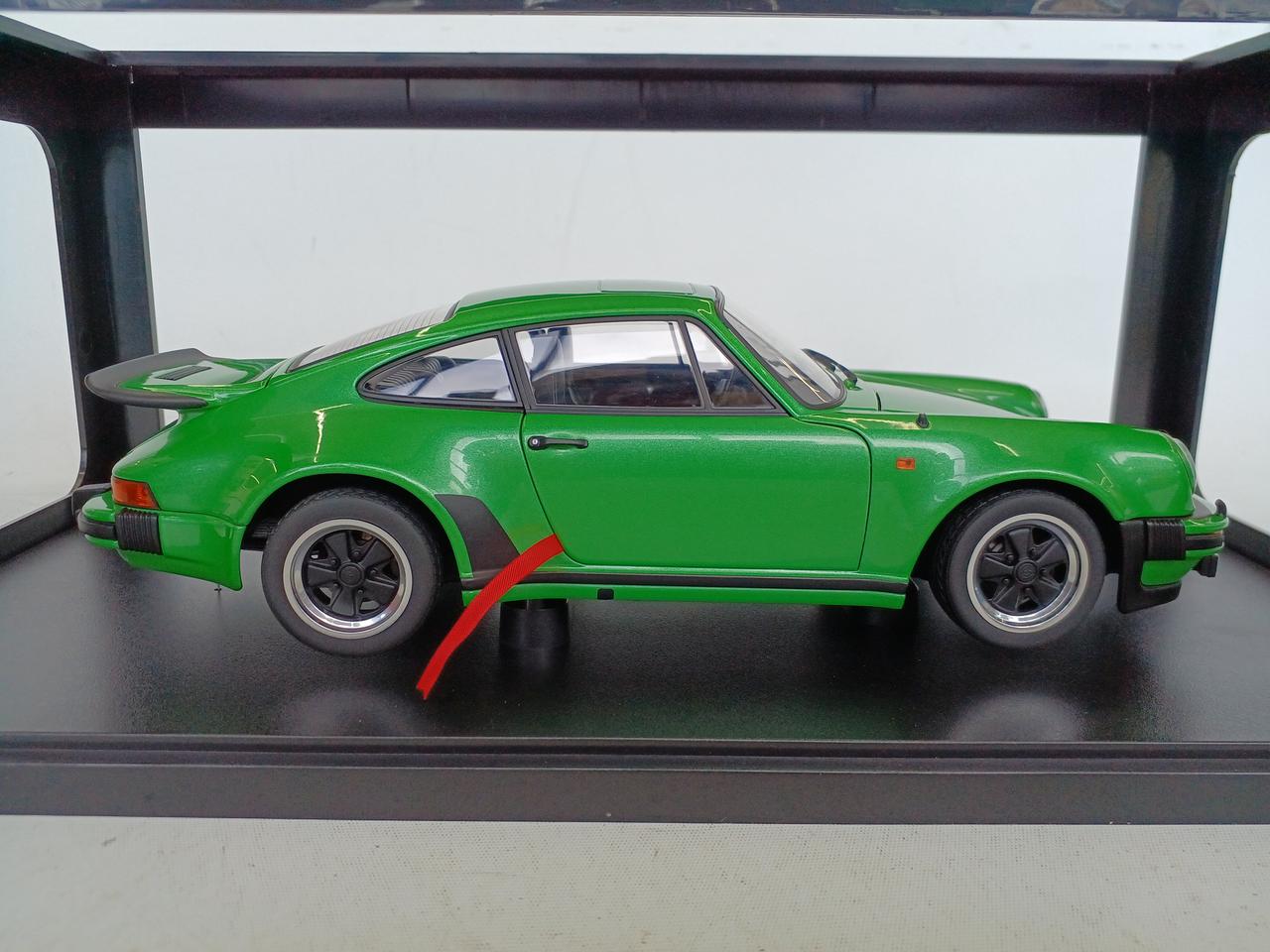 オートアート オウト(AUTOart)|1/18 ポルシェ911 ターボ 3.0