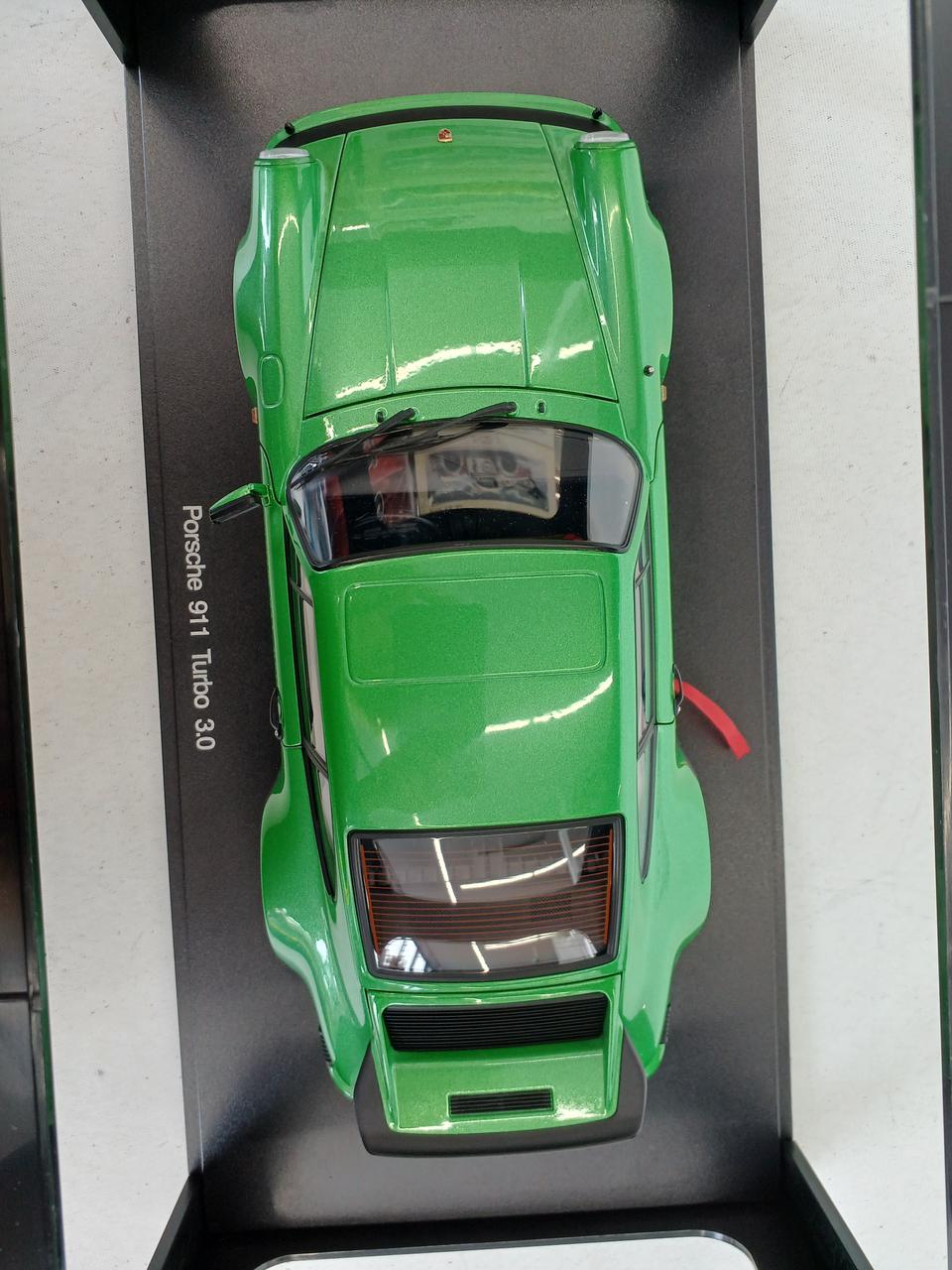 オートアート オウト(AUTOart)|1/18 ポルシェ911 ターボ 3.0
