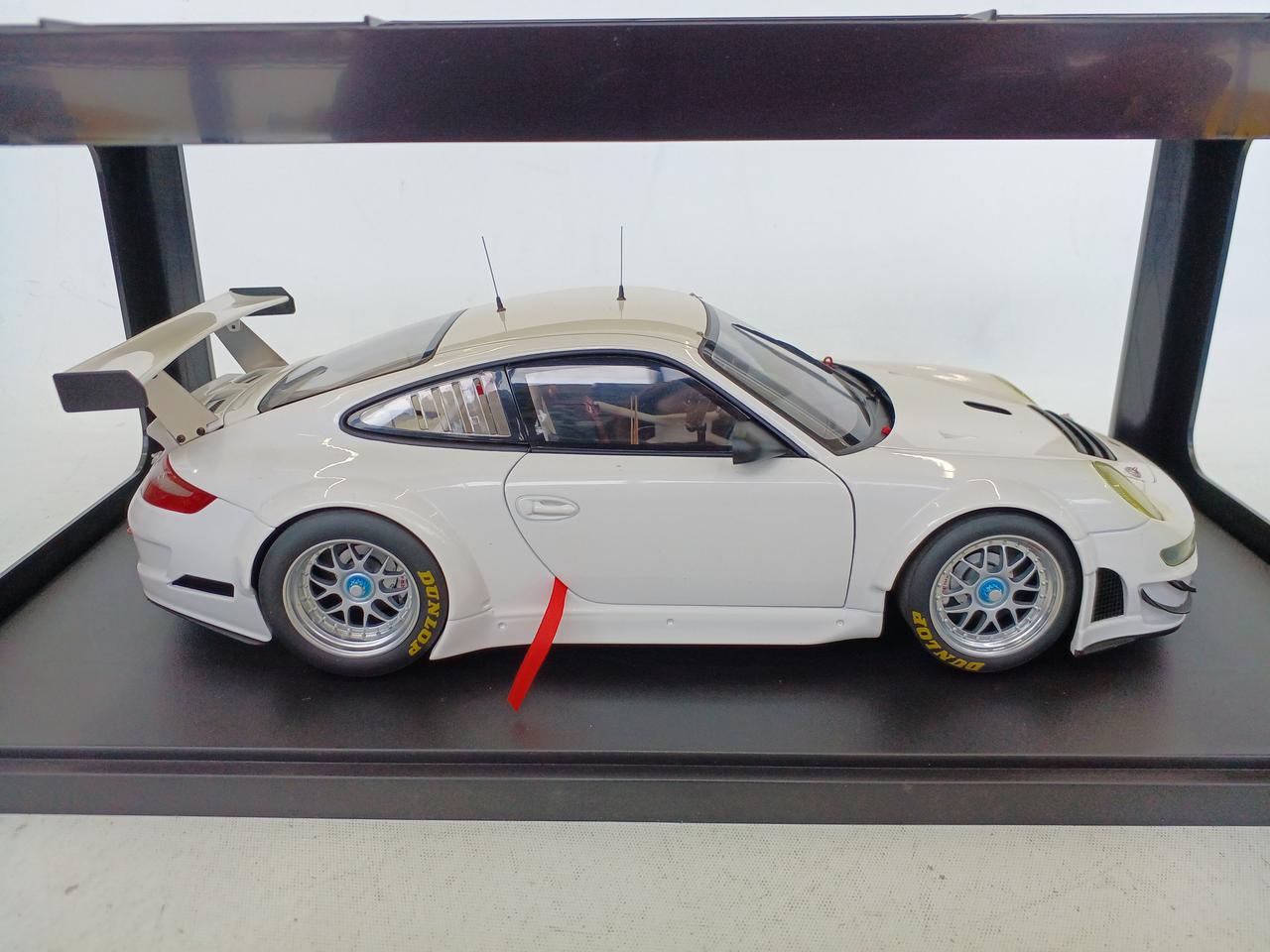 オートアート オウト(AUTOart)|1/18 ポルシェ911（997） GT3 RSR