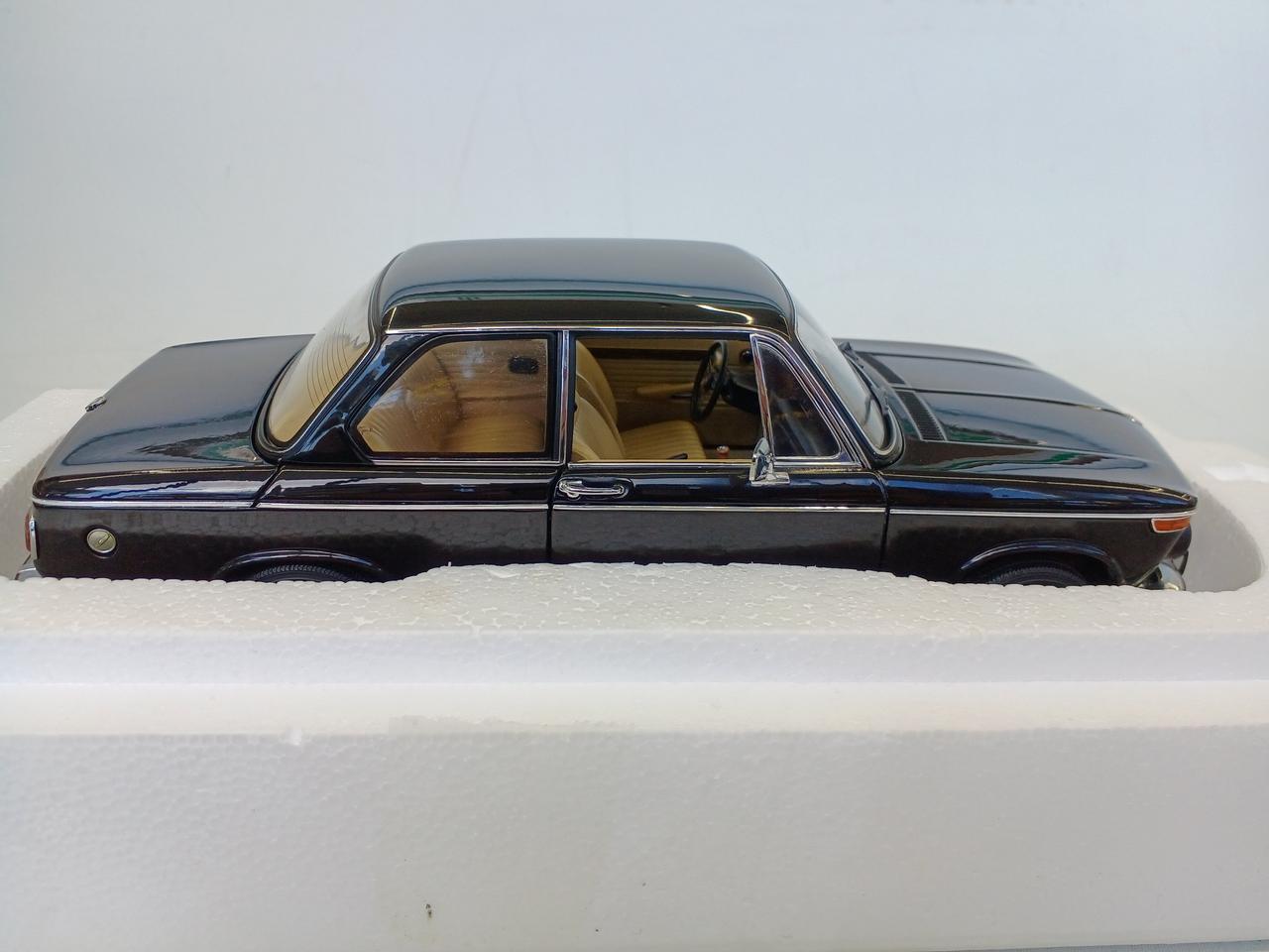 オートアート オウト(AUTOart)|BMW 2002 L(ブラック)|【ハードオフ公式