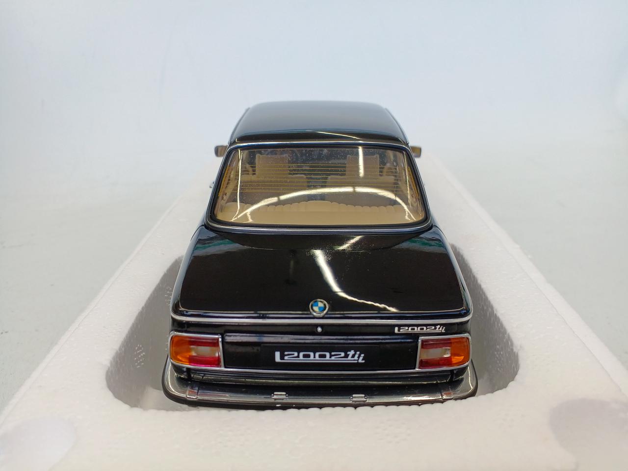 オートアート オウト(AUTOart)|BMW 2002 L(ブラック)|【ハードオフ公式
