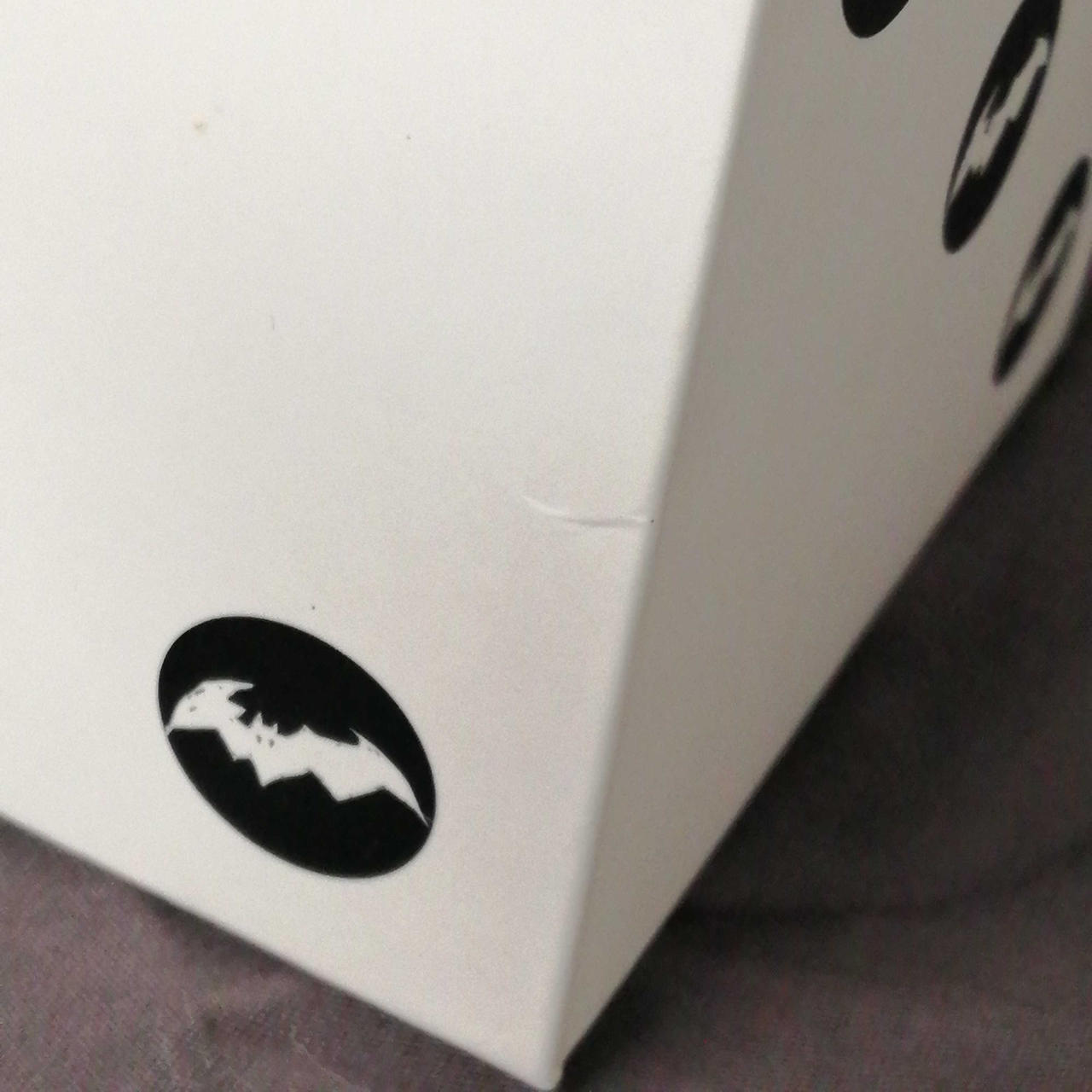 外箱に傷みがあります。