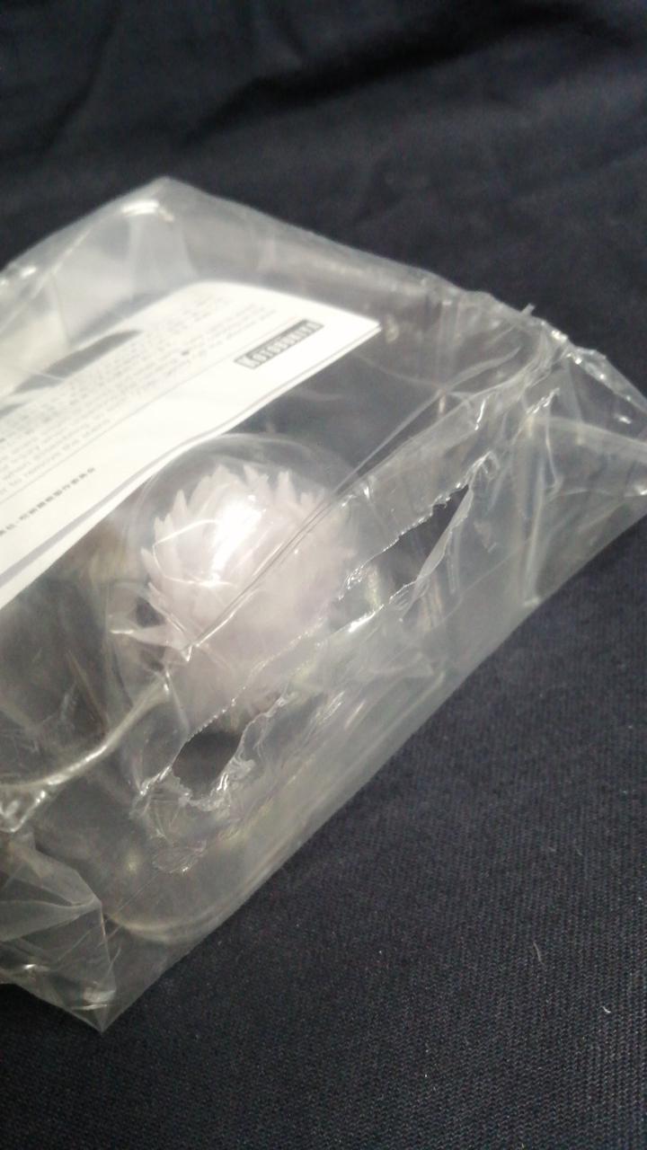 未開封ですが袋の一部が破けています。