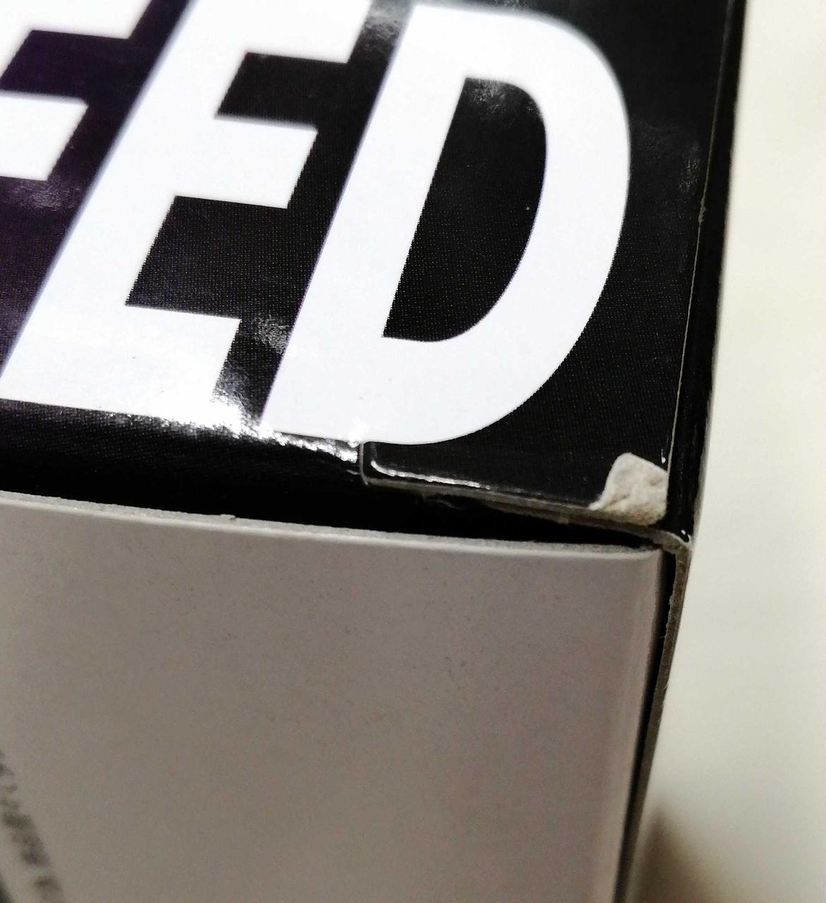 箱に若干の傷みあり。