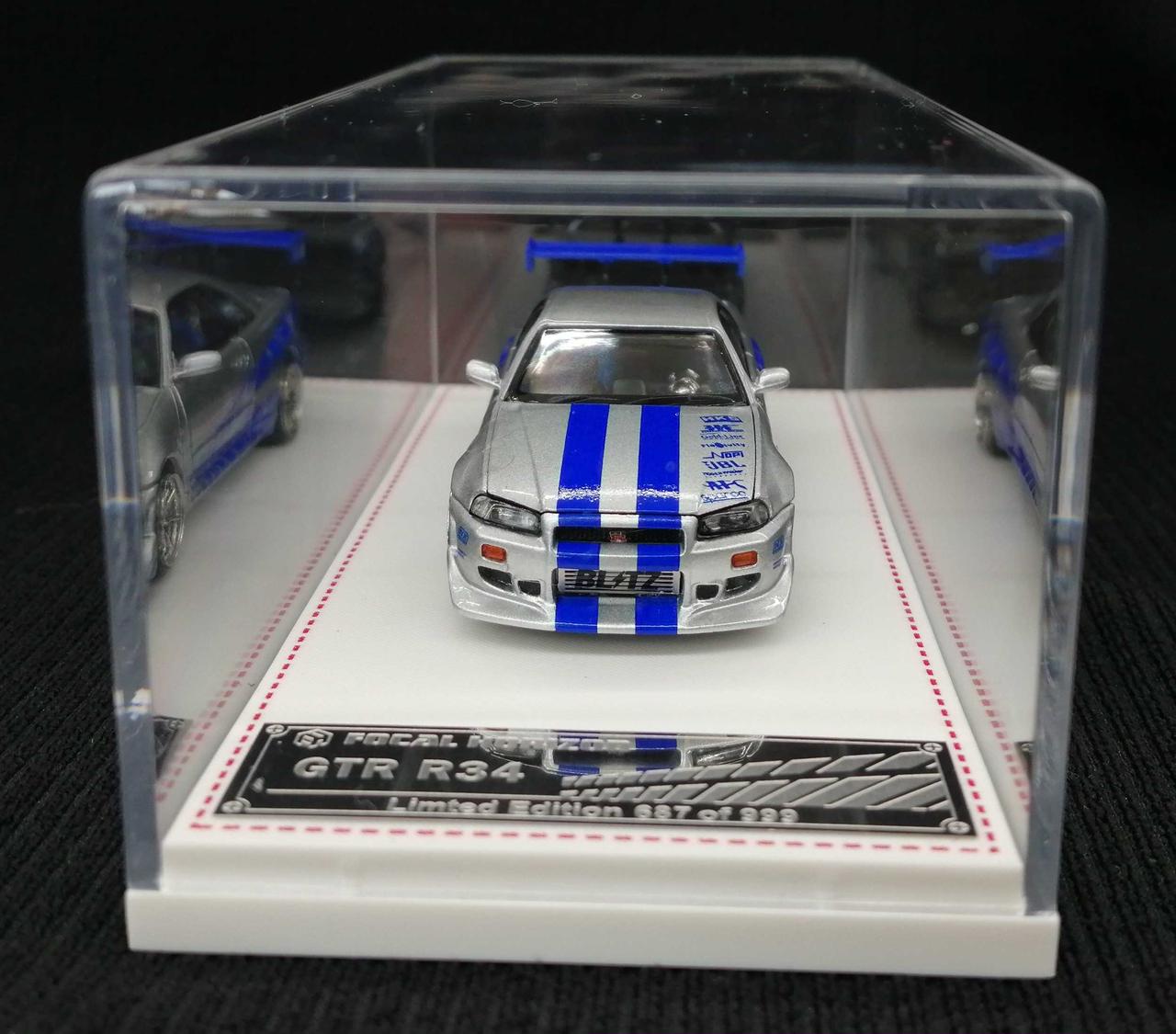 ケースに包装紙のような跡があります