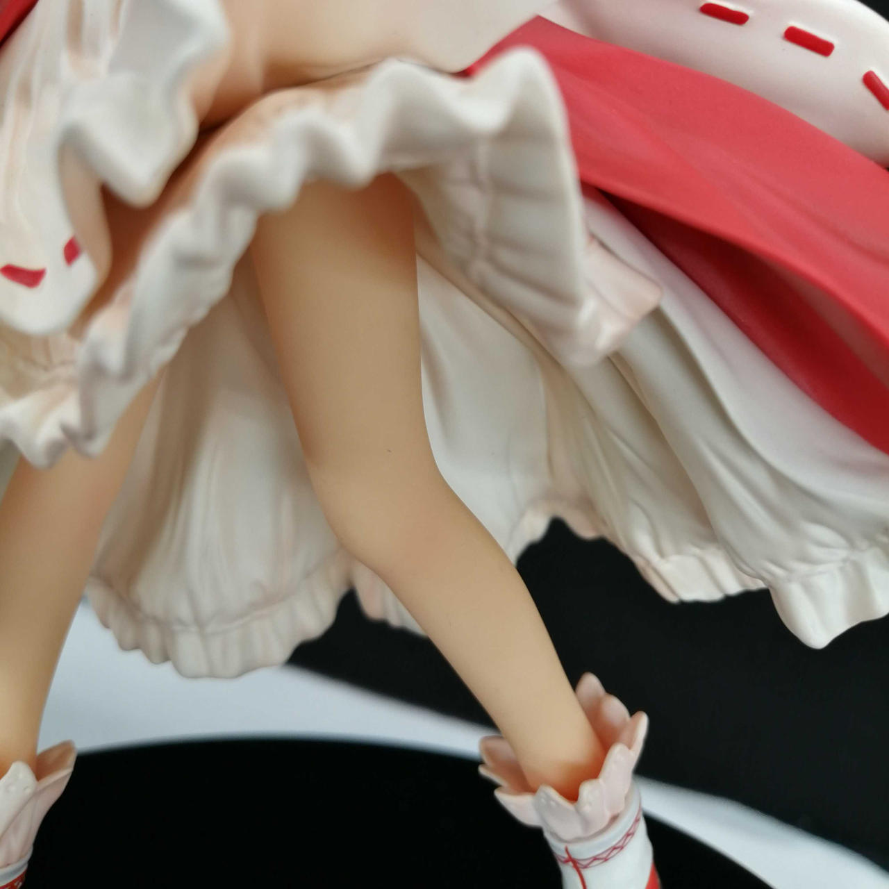 足に汚れあり。