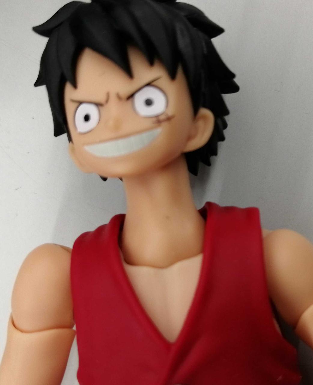首に汚れ有。
