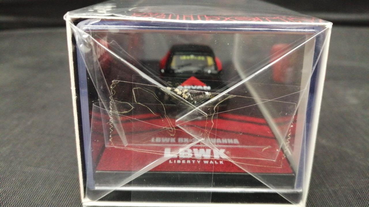 テープ部分に塵が付着してます。