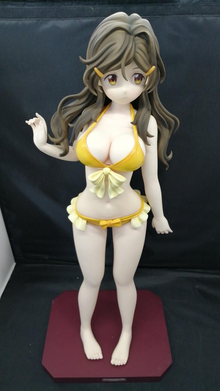 全体的にキズや汚れが多くあります。