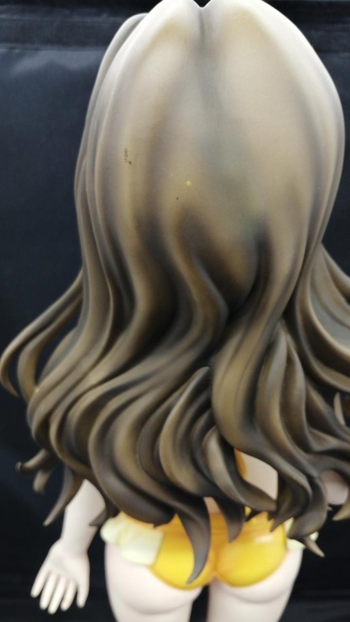 後頭部にキズ汚れあります。