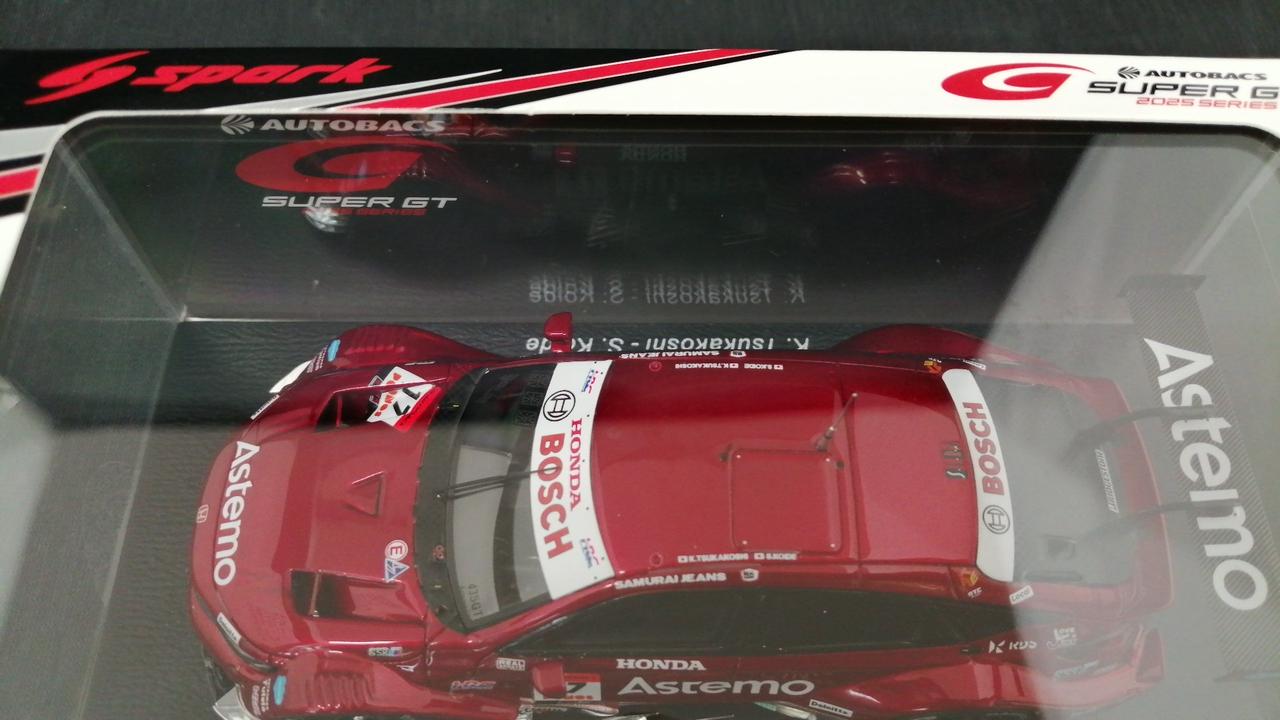 ケース天面にキズが有ります。