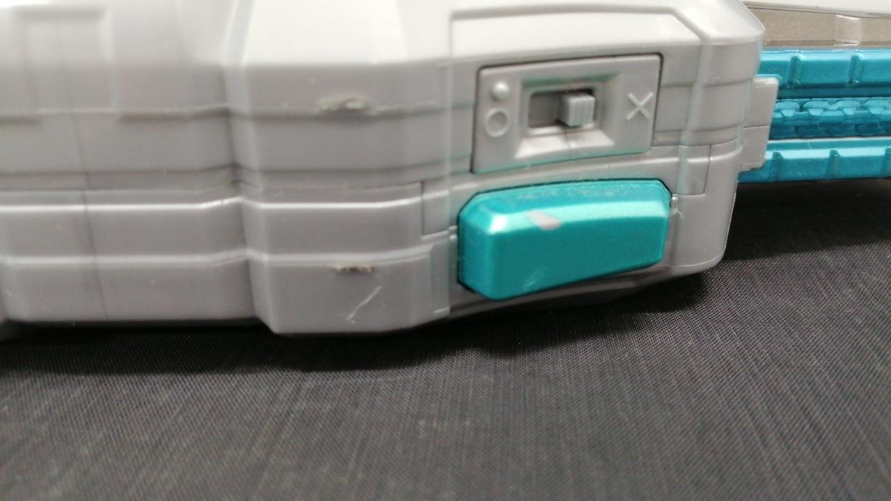 ボタン部に塗装剥がれが有ります。