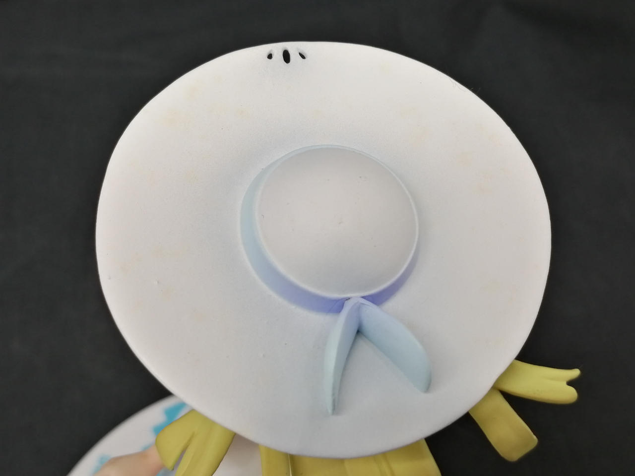 フィギュア本体に汚れがあります