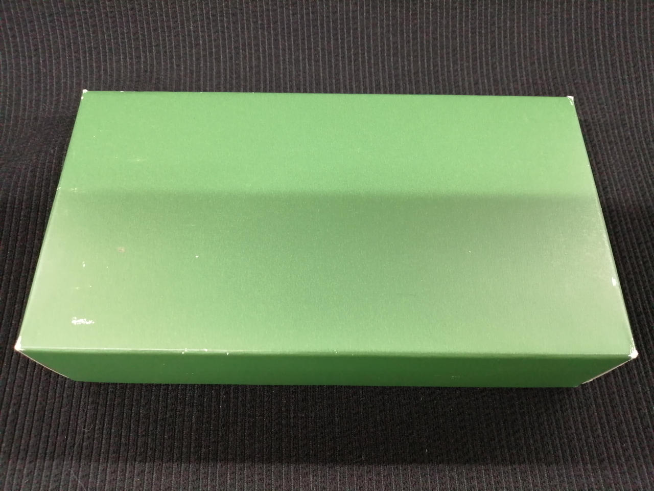 外箱に傷みが有ります。