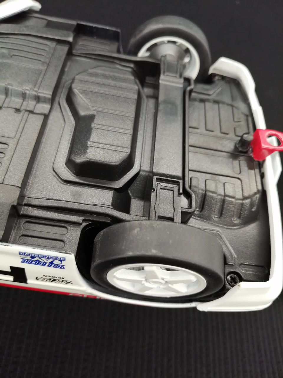 タイヤ傷み有。