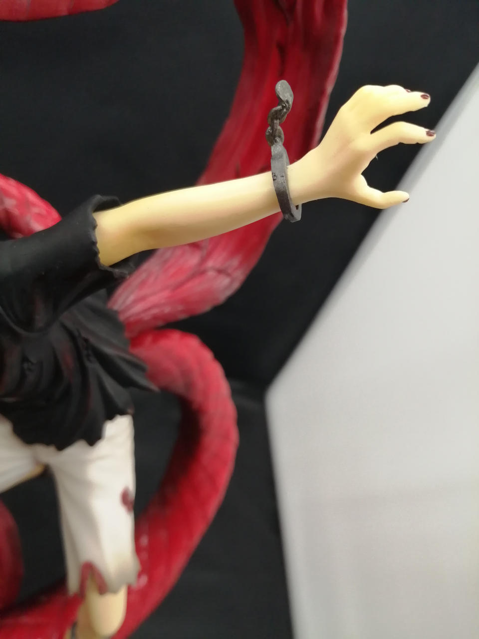 腕に微かに変色が見えます。