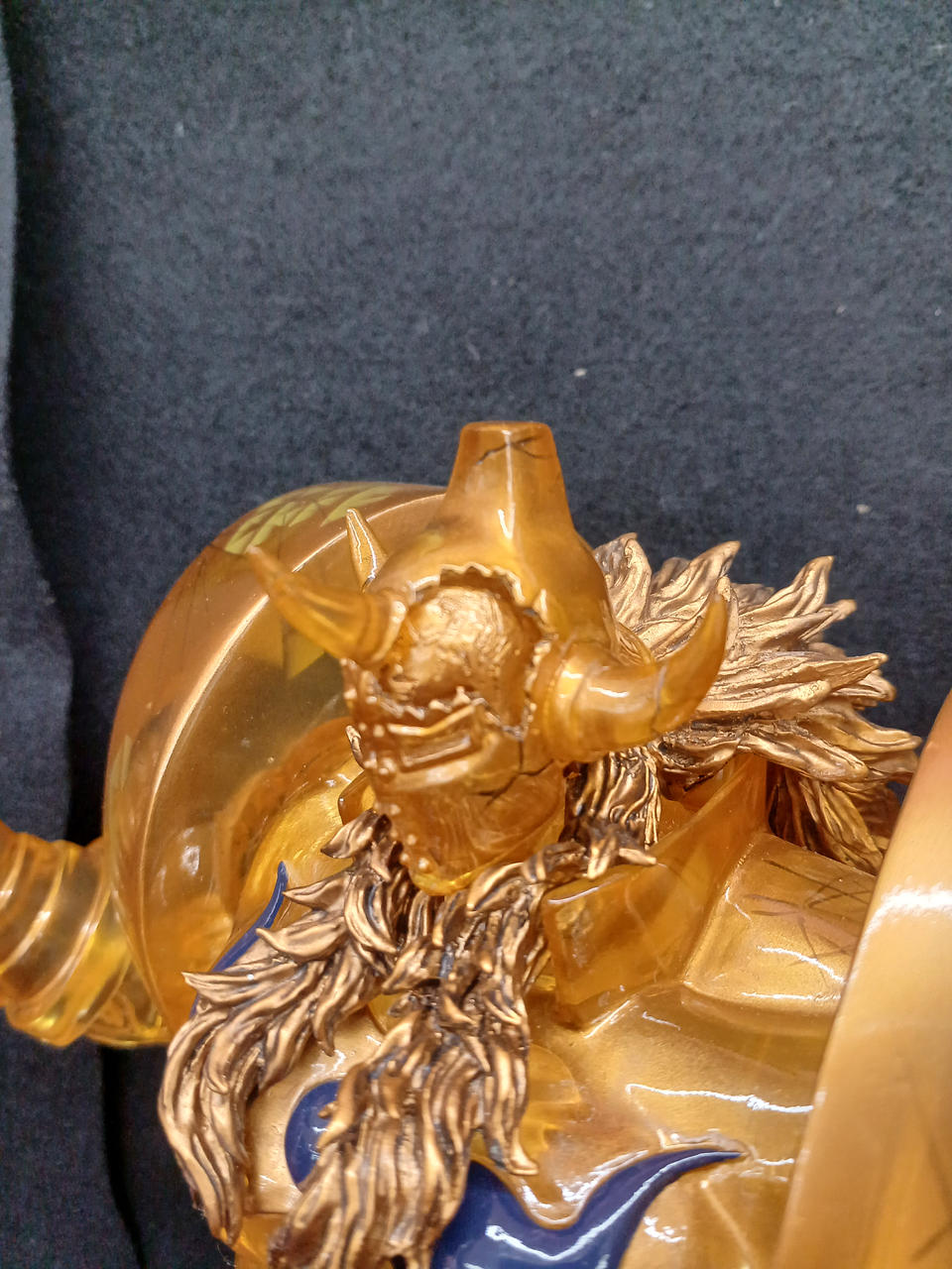 真ん中の角にへこみのようなキズがあります