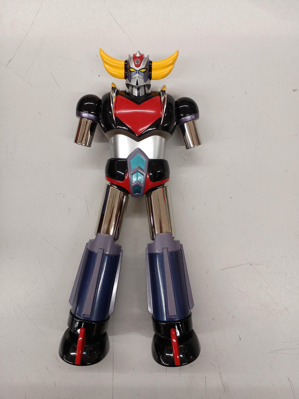 片膝破損しています
割れていて緩いです