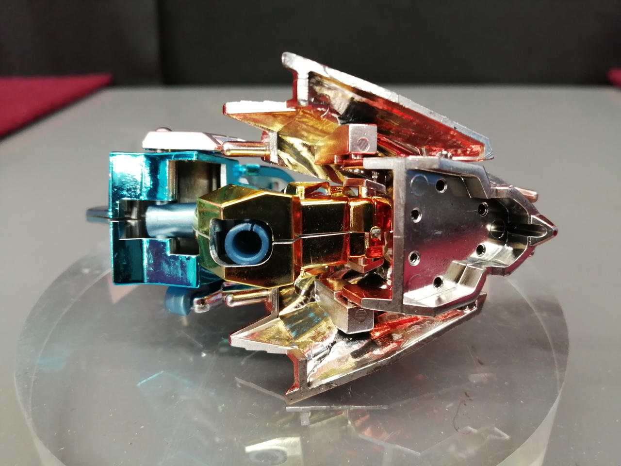 左肩ポリキャップ割れてます