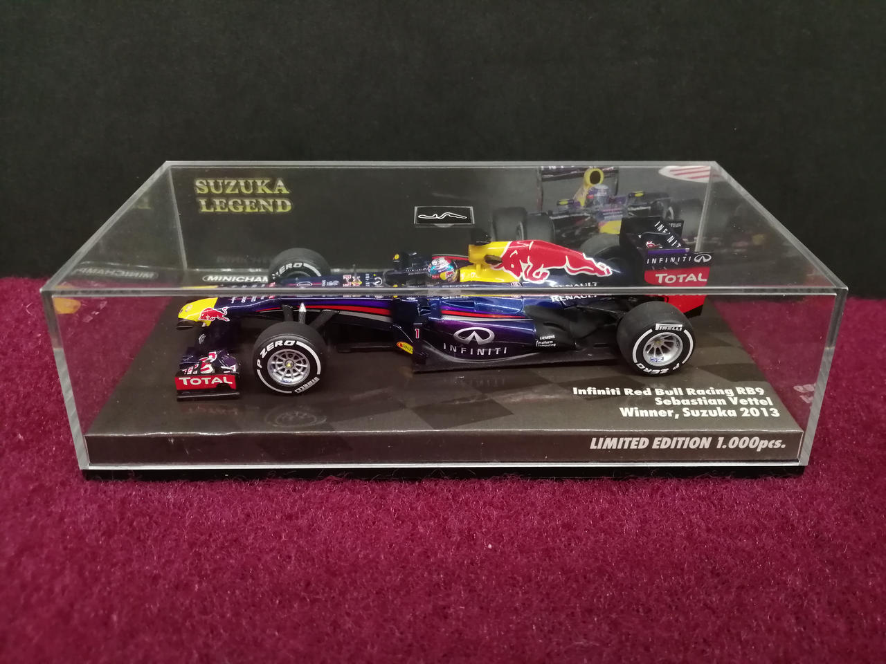 1/43 INFINITI RED BULL RACING