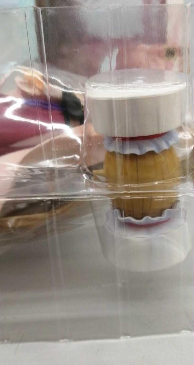 透明カバーはテープで閉じてます