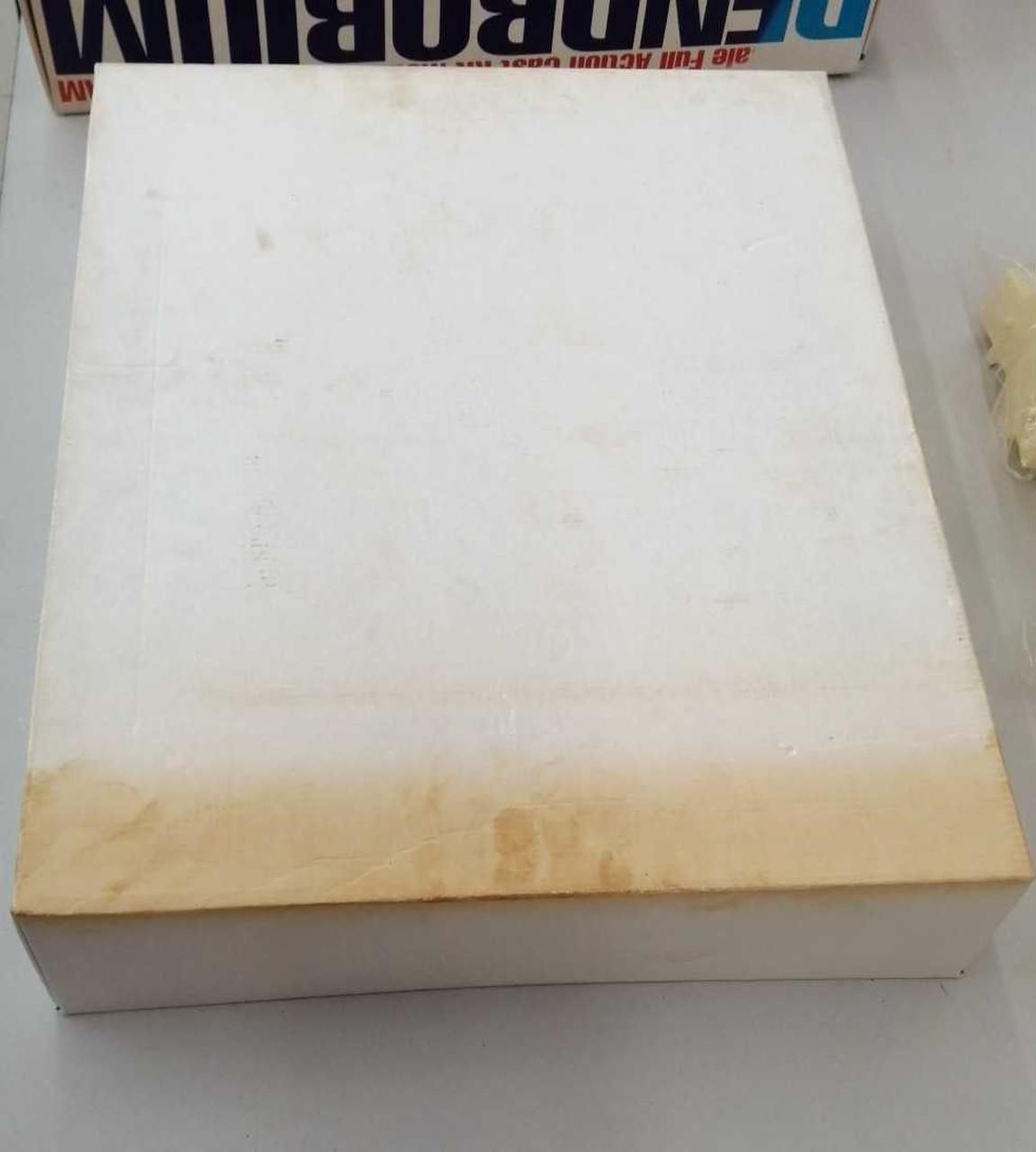 箱の裏面にシミ汚れ有