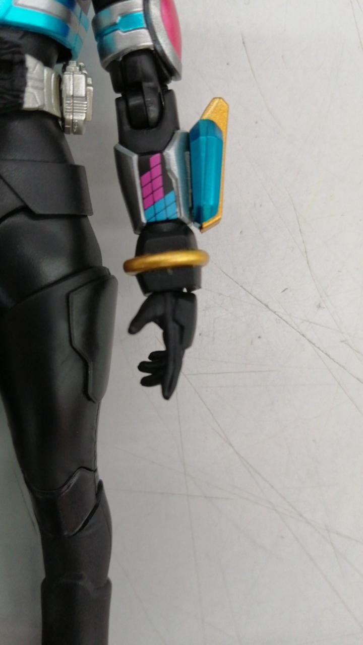 左腕に茶色の汚れ有