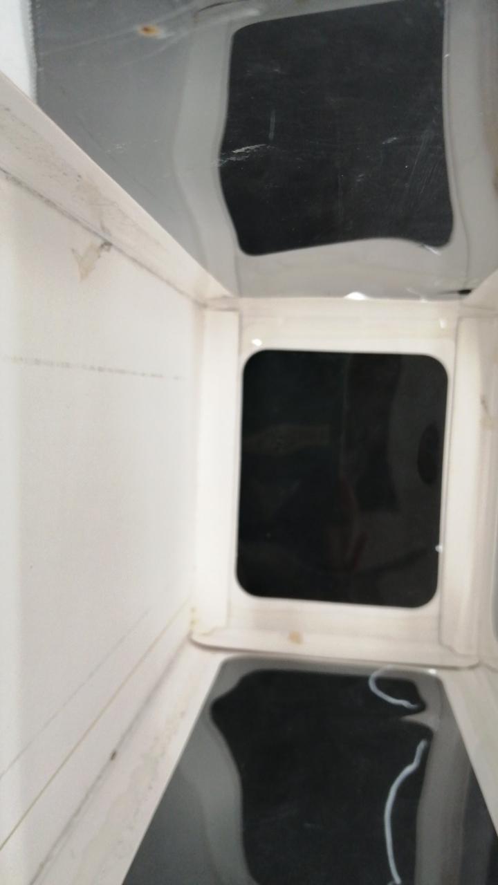 箱内部汚れあります