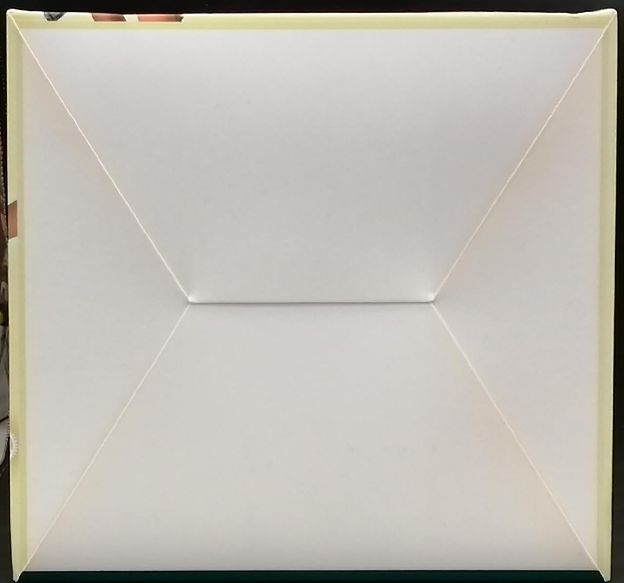 線に沿って茶色く色移りしています