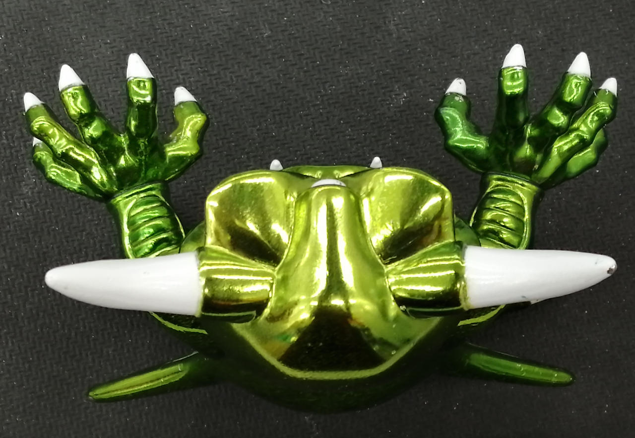 角や後頭部に塗装剥げがあります