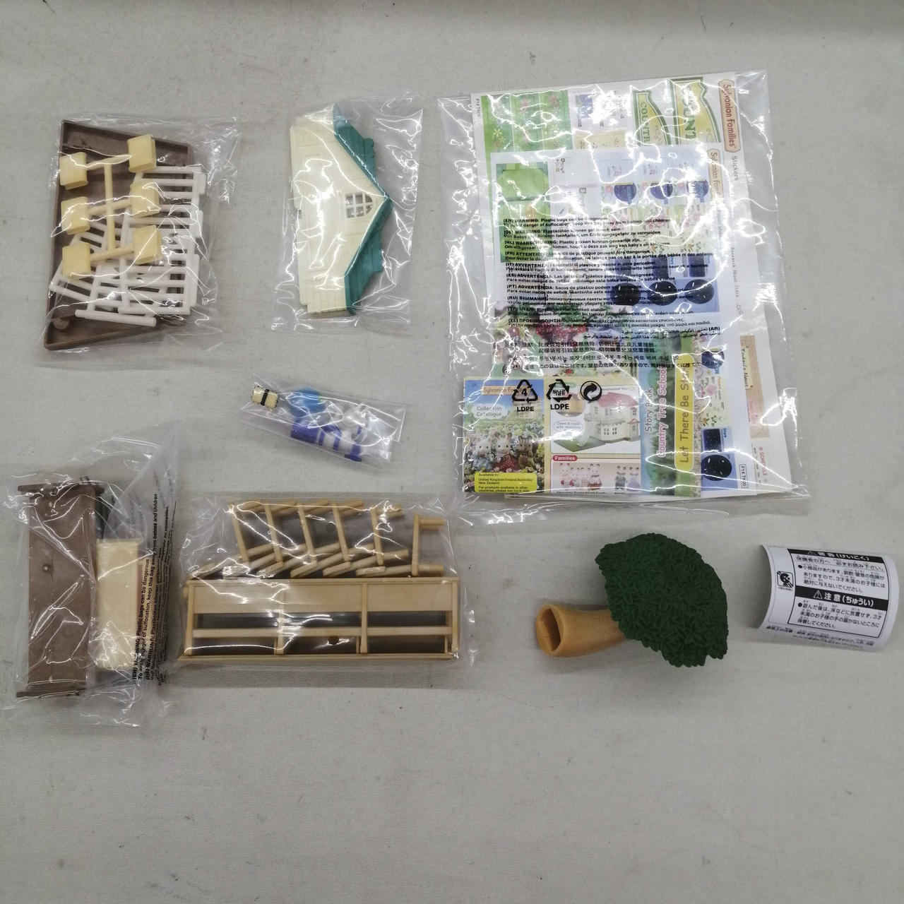 画像左上パーツのみ開封済みです