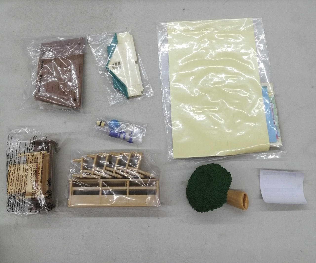 画像左上パーツのみ開封済みです